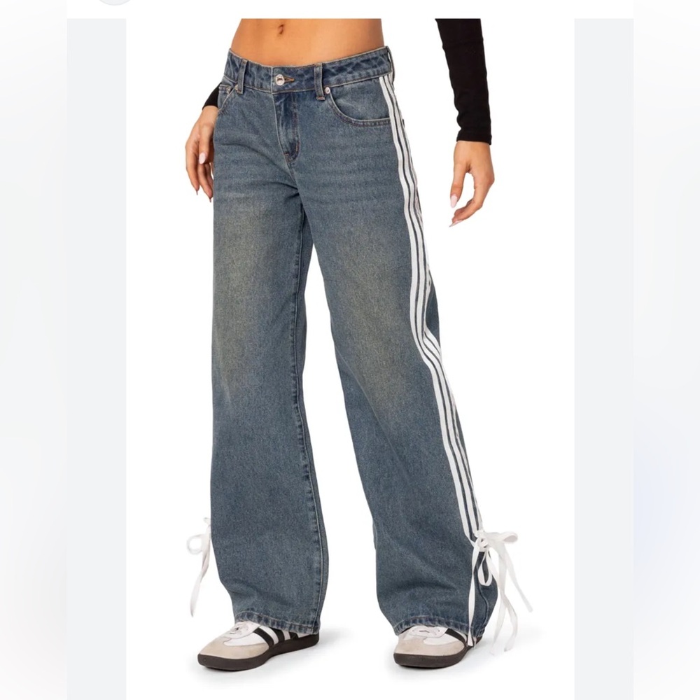Edikted Mattie wide leg Jeans with White Side Stripes. NWT. Small